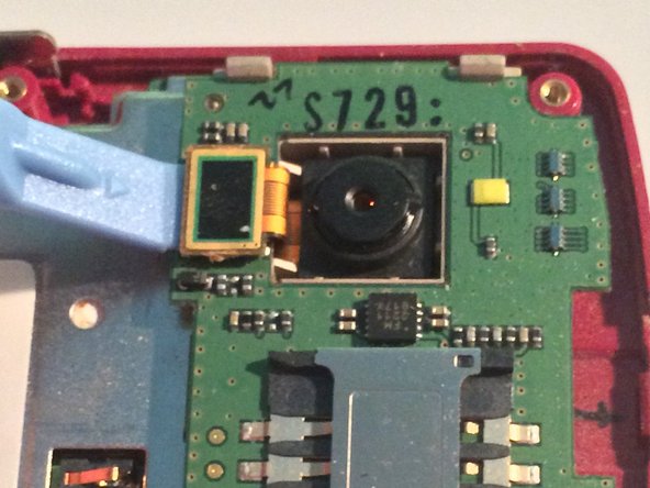 LG Shine Complete Disassembly., Button Strip and Camera: Schritt 6, Bild 2 von 3