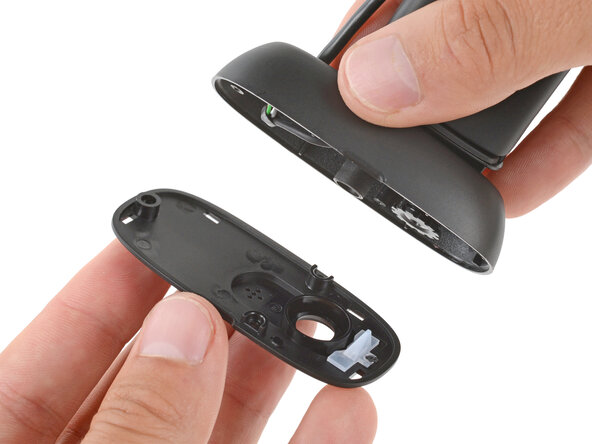 How to Open Your Logitech C270 Webcam, Remove the inner housing: crwdns2935265:04crwdnd2935265:01crwdnd2935265:02crwdne2935265:0