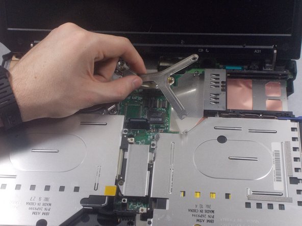 IBM ThinkPad A31 Display Replacement: crwdns2935265:06crwdnd2935265:03crwdnd2935265:03crwdne2935265:0