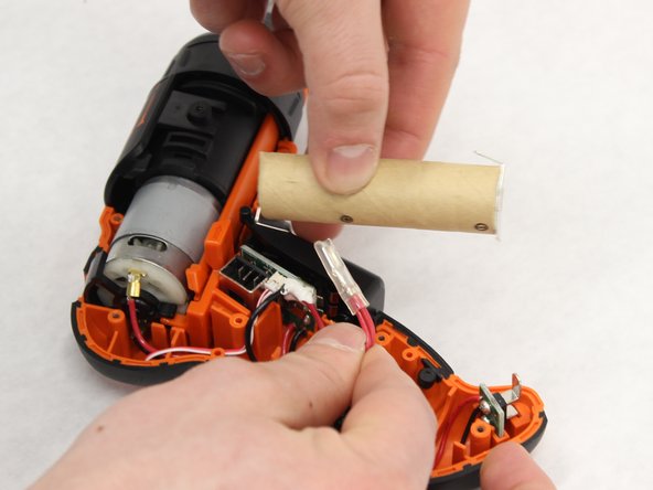 Black and Decker LI4000 Trigger/Switch Board Replacement: crwdns2935265:06crwdnd2935265:03crwdnd2935265:03crwdne2935265:0