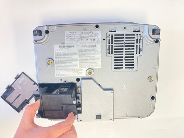 Hitachi CP-X440 Lamp Replacement: crwdns2935265:03crwdnd2935265:02crwdnd2935265:03crwdne2935265:0