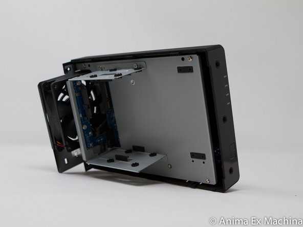 Synology DS218play - a complete disassembly in rules, The two parts of the case: crwdns2935265:04crwdnd2935265:02crwdnd2935265:03crwdne2935265:0