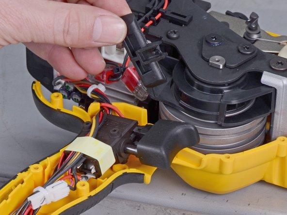 Dewalt Nailers DCN21PL 2018 Solenoid Assembly Replacement, Remove trigger lock: crwdns2935265:016crwdnd2935265:02crwdnd2935265:02crwdne2935265:0