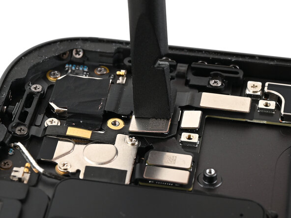 iPad Pro 13" Lock Button Replacement, Connect the rear camera: 步骤 44 中的图像 2，3