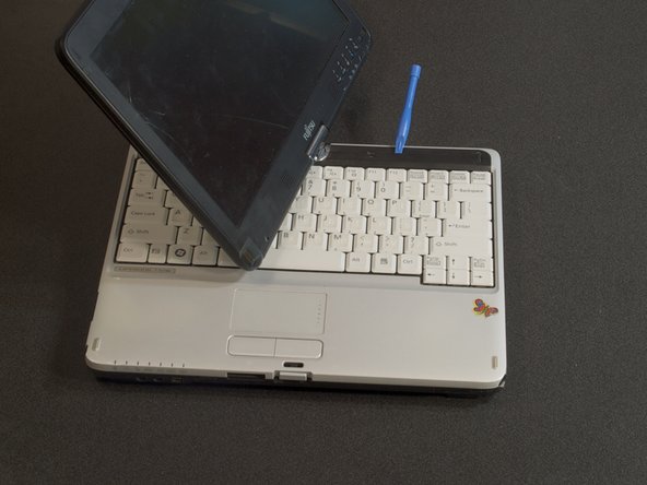 Fujitsu LifeBook T730 Display Replacement, Remove the forward keyboard/screen bezel: crwdns2935265:00crwdnd2935265:01crwdnd2935265:02crwdne2935265:0