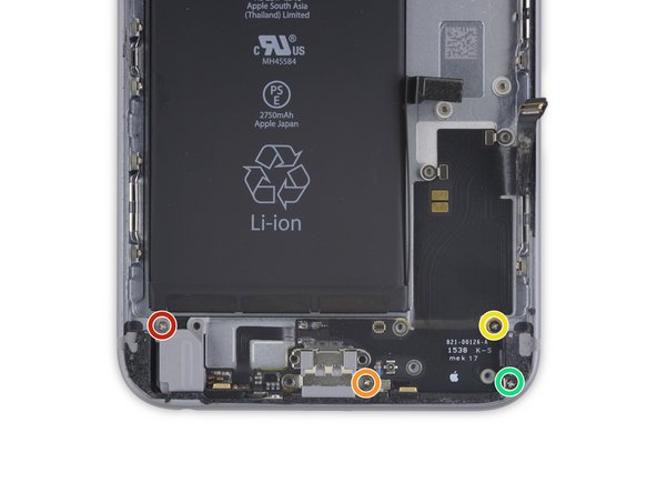 iPhone 6s Plus Lightning 接口和耳机插口: 步骤 62 中的图像 1，2