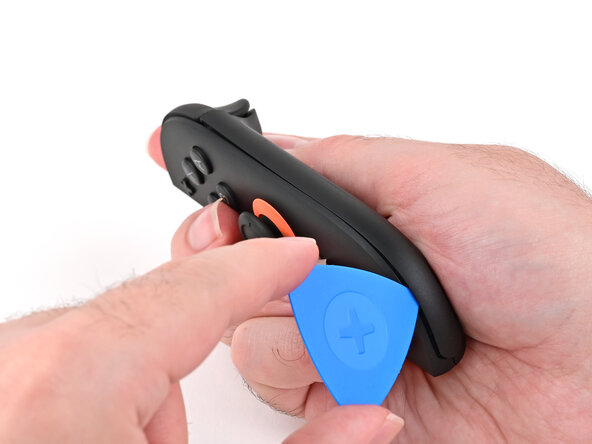Joy-Con 2 (Right) Joystick Replacement, Remove the plastic strip: crwdns2935265:04crwdnd2935265:01crwdnd2935265:03crwdne2935265:0