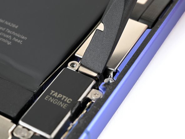 iPhone 16 Microphone Replacement, Connect the Taptic Engine: crwdns2935265:044crwdnd2935265:02crwdnd2935265:02crwdne2935265:0
