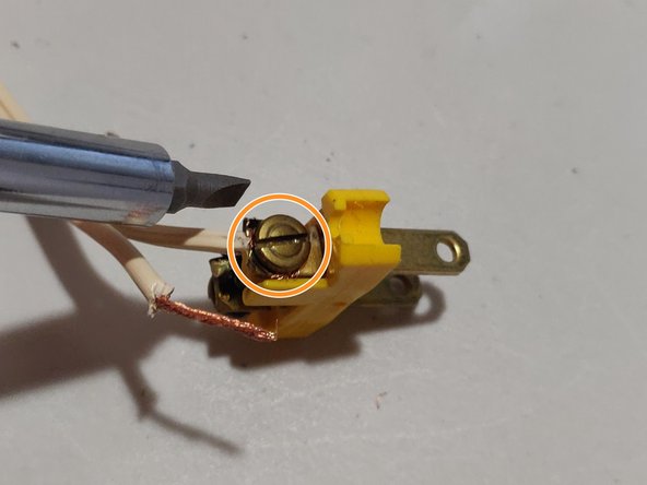How to Repair a Burnt Wire for a Light Globe: step 6, image 2 of 3
