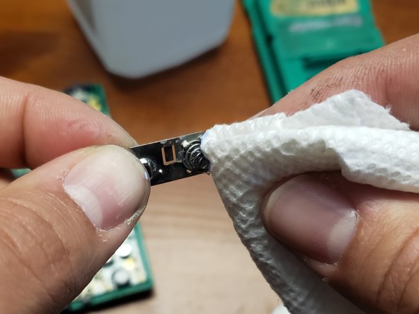 Nintendo Gameboy Pocket Shell-Side Battery Terminal Corrosion Removal: crwdns2935265:08crwdnd2935265:02crwdnd2935265:02crwdne2935265:0