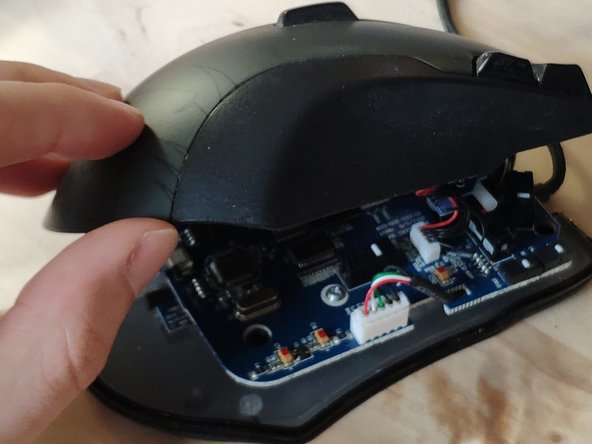 Roccat Tyon omron switch Replacement, separate the top half: crwdns2935265:03crwdnd2935265:01crwdnd2935265:02crwdne2935265:0