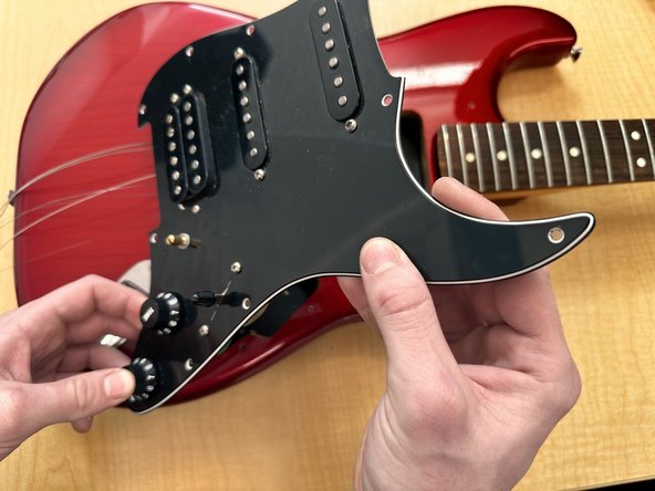 Fender Stratocaster Volume Potentiometer Replacement: passo 6, immagine 3 di 3