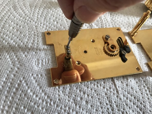 Wind-up carriage clock Service clean, Removing the gear train: crwdns2935265:012crwdnd2935265:02crwdnd2935265:03crwdne2935265:0