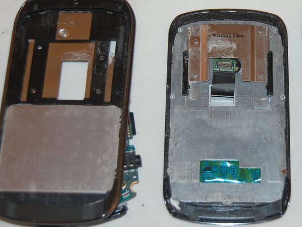 Pantech Crux Teardown: step 13, image 2 of 2