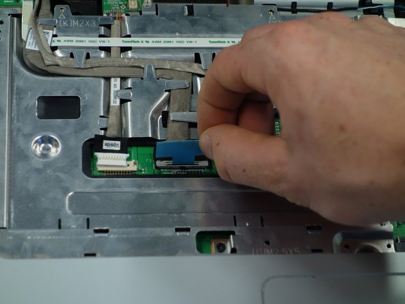 Dell Inspiron 1750 Screen Replacement: crwdns2935265:06crwdnd2935265:03crwdnd2935265:03crwdne2935265:0