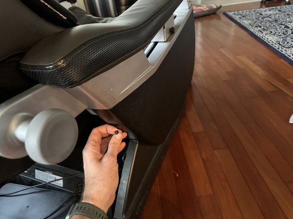Family Inada ROBO chair HCP-D5A Massage Chair Teardown, removing the lower side panels part 1: crwdns2935265:06crwdnd2935265:02crwdnd2935265:03crwdne2935265:0