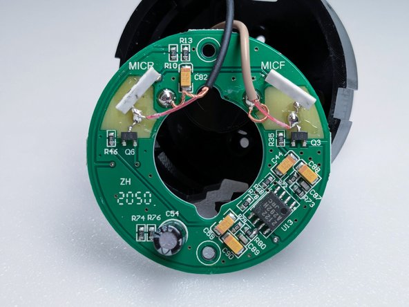 Samson G-Track Pro Teardown, Unscrewing Capsule Board: crwdns2935265:021crwdnd2935265:03crwdnd2935265:03crwdne2935265:0