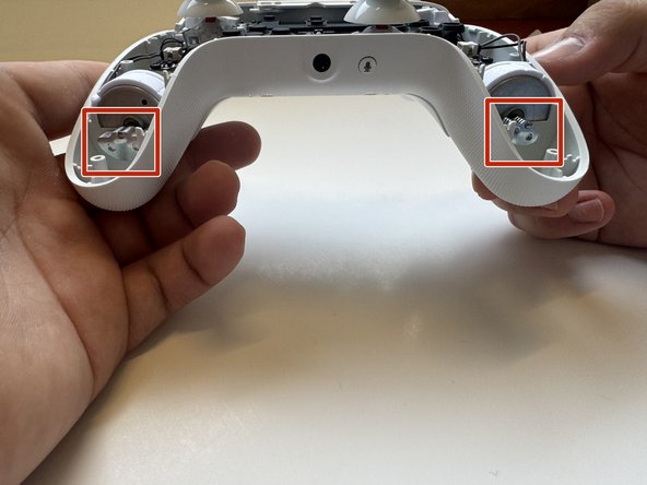 GameSir G7 SE Rumble Motor Replacement: crwdns2935265:05crwdnd2935265:02crwdnd2935265:02crwdne2935265:0