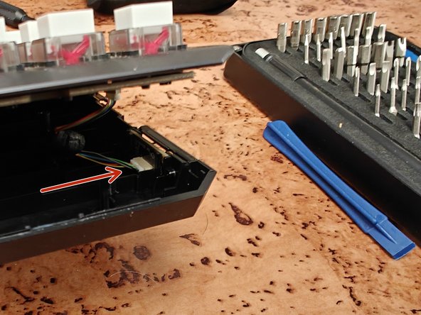 Asus ROG Claymore II Battery Replacement, Removing the contact wires: crwdns2935265:04crwdnd2935265:02crwdnd2935265:03crwdne2935265:0