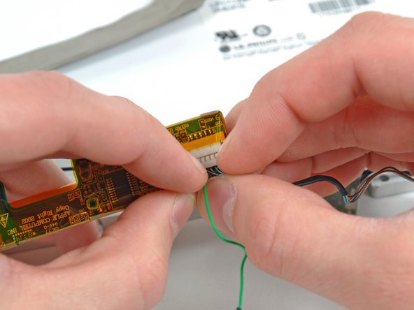 PowerBook G4 Aluminum 17" 1-1.67 GHz Inverter and Antenna Cables Replacement, Inverter and Antenna Cables: passo 34, immagine 2 di 2