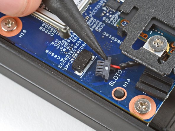 Lenovo ThinkPad P1 Gen 7 Right Speaker Replacement, Remove the speaker: stap 0, afbeelding 3 van 3