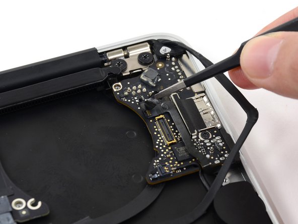 MacBook Air 11" Early 2014 I/O Board Replacement: crwdns2935265:014crwdnd2935265:02crwdnd2935265:02crwdne2935265:0