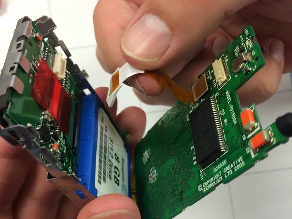 Creative Zen MicroPhoto Motherboard Replacement, Removing the Main Board from the Device: crwdns2935265:09crwdnd2935265:02crwdnd2935265:03crwdne2935265:0