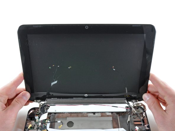 HP Mini 1000 Display Assembly Replacement: 手順 33、 2の画像 2