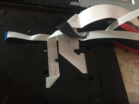 Sony BDV-NF620 Teardown, Optical drive lower panel: crwdns2935265:07crwdnd2935265:01crwdnd2935265:03crwdne2935265:0