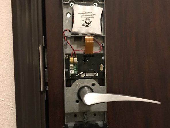 Saflok Quantum IV Battery Pack Replacement: step 4, image 1 of 3