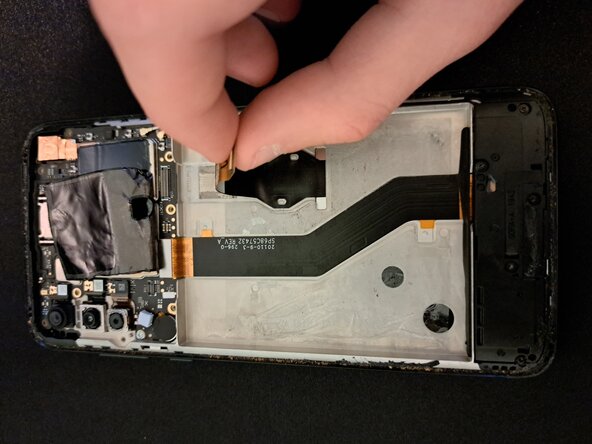 Motorola Moto G Power (2020)/G8 Power Display Replacement, Disconnect display cable: crwdns2935265:09crwdnd2935265:03crwdnd2935265:03crwdne2935265:0