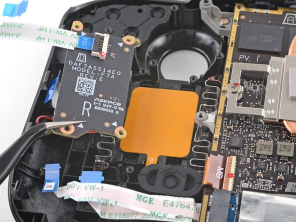 Steam Deck Right Touchpad Replacement, Remove the touchpad board: crwdns2935265:023crwdnd2935265:02crwdnd2935265:02crwdne2935265:0