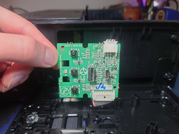 APC Back-UPS Pro 1000 S Teardown, Disassemble Face Plate (optional): crwdns2935265:06crwdnd2935265:02crwdnd2935265:02crwdne2935265:0