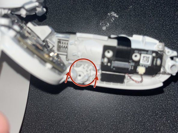 Oculus Quest 2 Joystick Module Replacement, Reconnect the handle: step 12, image 1 of 2