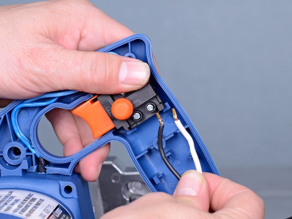 Crain Jamb Saw 775 2014 Switch Replacement, Disconnect the power cord wires: crwdns2935265:05crwdnd2935265:02crwdnd2935265:02crwdne2935265:0