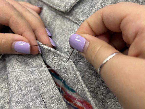 Two-Hole Button Replacement: crwdns2935265:09crwdnd2935265:02crwdnd2935265:02crwdne2935265:0