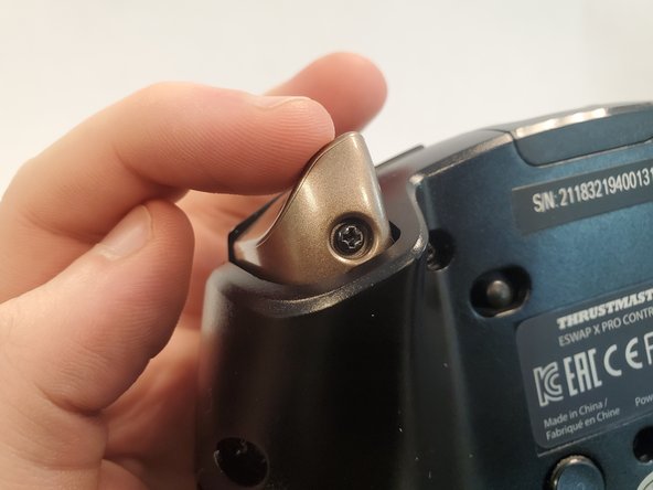 How to Fix a Thrustmaster Eswap X Pro Controller Trigger: шаг 8, изображение 2 из 3