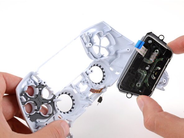 DualSense Controller V5 Front Case Replacement: crwdns2935265:033crwdnd2935265:03crwdnd2935265:03crwdne2935265:0