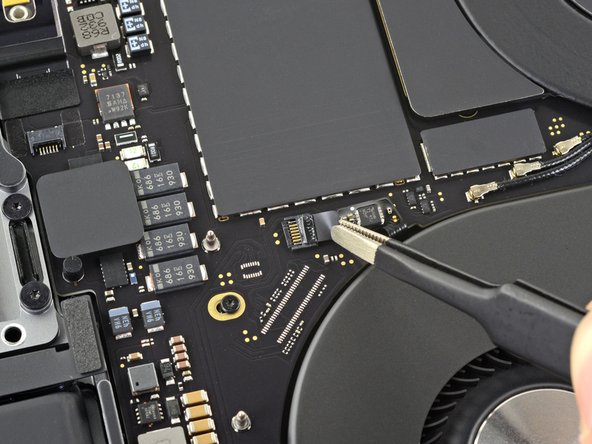 MacBook Pro 16" 2019 Battery Replacement, Disconnect the right fan: crwdns2935265:053crwdnd2935265:02crwdnd2935265:02crwdne2935265:0