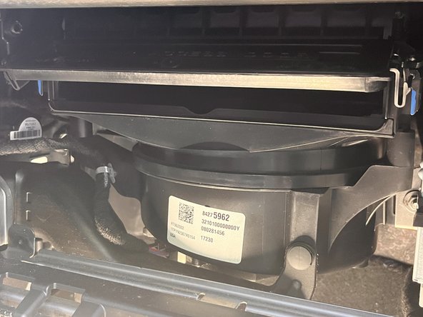 2018 Chevrolet Equinox Cabin Air Filter Replacement: 手順 6、 3の画像 2