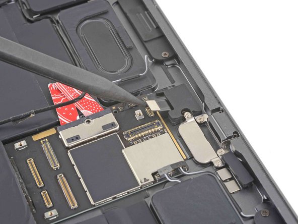 iPad Pro 11" 2nd Gen Logic Board Replacement, Disconnect the Smart Connector cable: crwdns2935265:071crwdnd2935265:02crwdnd2935265:02crwdne2935265:0