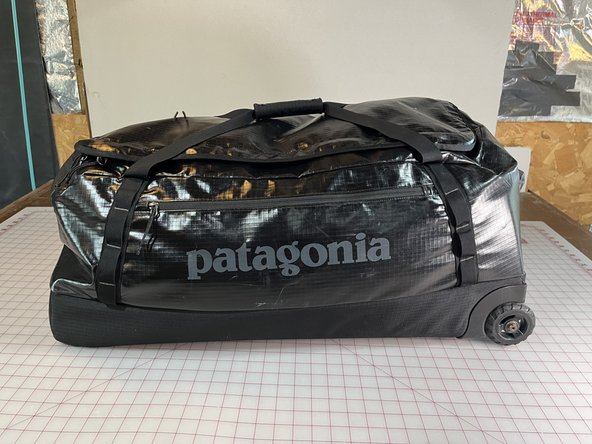 Wheel Replacement on a Patagonia Black Hole® Wheeled Duffel, Close Lining Compartment: Schritt 8, Bild 2 von 2