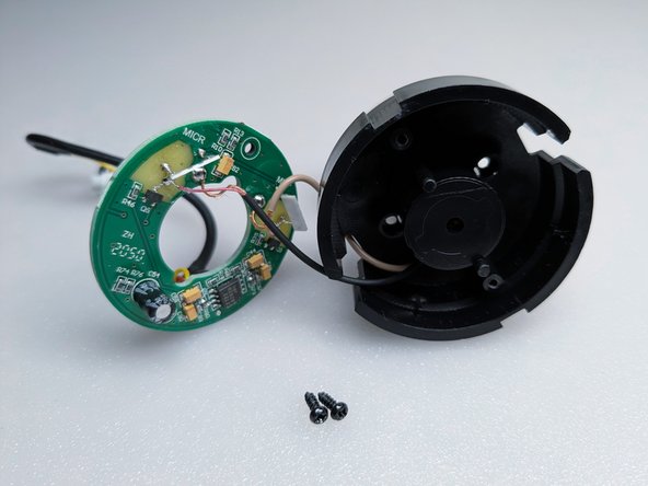 Samson G-Track Pro Teardown, Unscrewing Capsule Board: crwdns2935265:021crwdnd2935265:02crwdnd2935265:03crwdne2935265:0