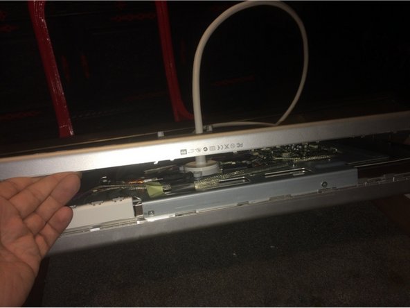 Apple Cinema HD Display 30" Teardown, Enclosure removal pt. 1: step 9, image 2 of 3