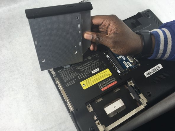 Sony VAIO VPCEE26FX Optical Drive Replacement: crwdns2935265:04crwdnd2935265:02crwdnd2935265:02crwdne2935265:0