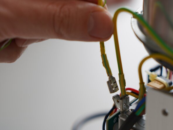 Kaffelogic Nano 7/LINK (D-P Serial) Stack Replacement, Disconnect the earth: crwdns2935265:07crwdnd2935265:03crwdnd2935265:03crwdne2935265:0