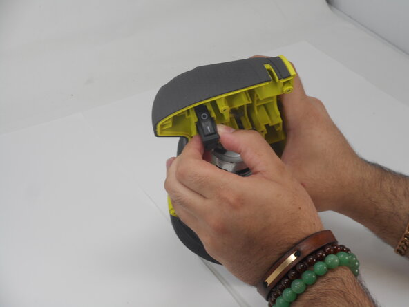 Ryobi P411 Motor Replacement, Switch: crwdns2935265:04crwdnd2935265:02crwdnd2935265:03crwdne2935265:0