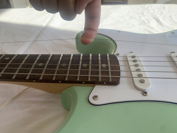 Squier Strat Guitar Tuner Replacement, Tuner: шаг 1, изображение 3 из 3