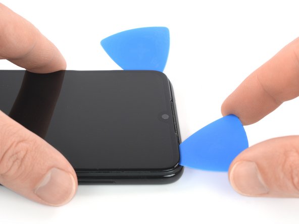 Xiaomi Redmi Note 7 Screen Replacement, Cut the top edge adhesive: crwdns2935265:024crwdnd2935265:02crwdnd2935265:02crwdne2935265:0