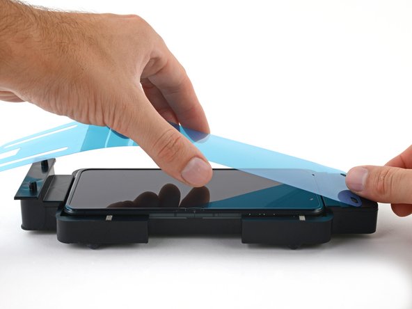 Motorola Razr+ Screen Protector Replacement, Align the screen protector: stap 0, afbeelding 2 van 3